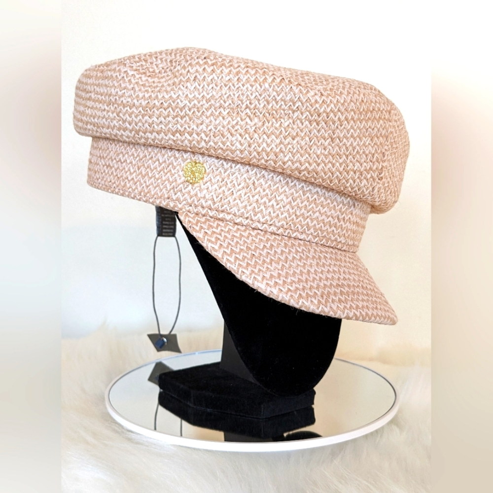 Vince Camuto Newboy 22" Round